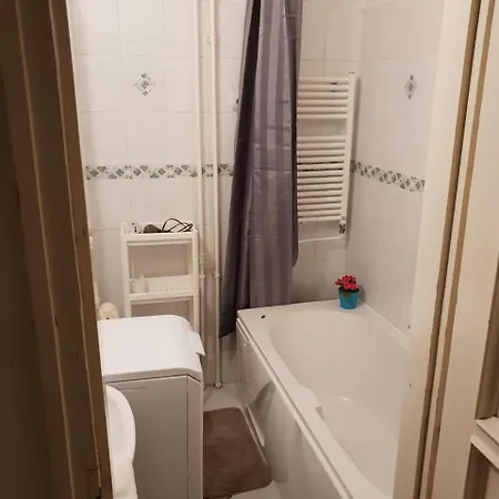 Appartement Karoly13 *